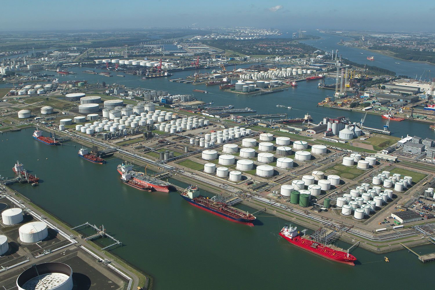 Crude-oil-storage-tanks